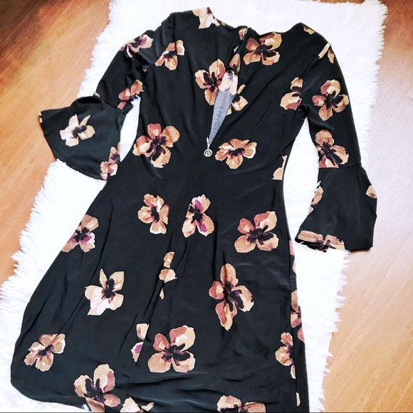 Tommy Hilfiger Bell Sleeve Dress - Picture 4 of 7